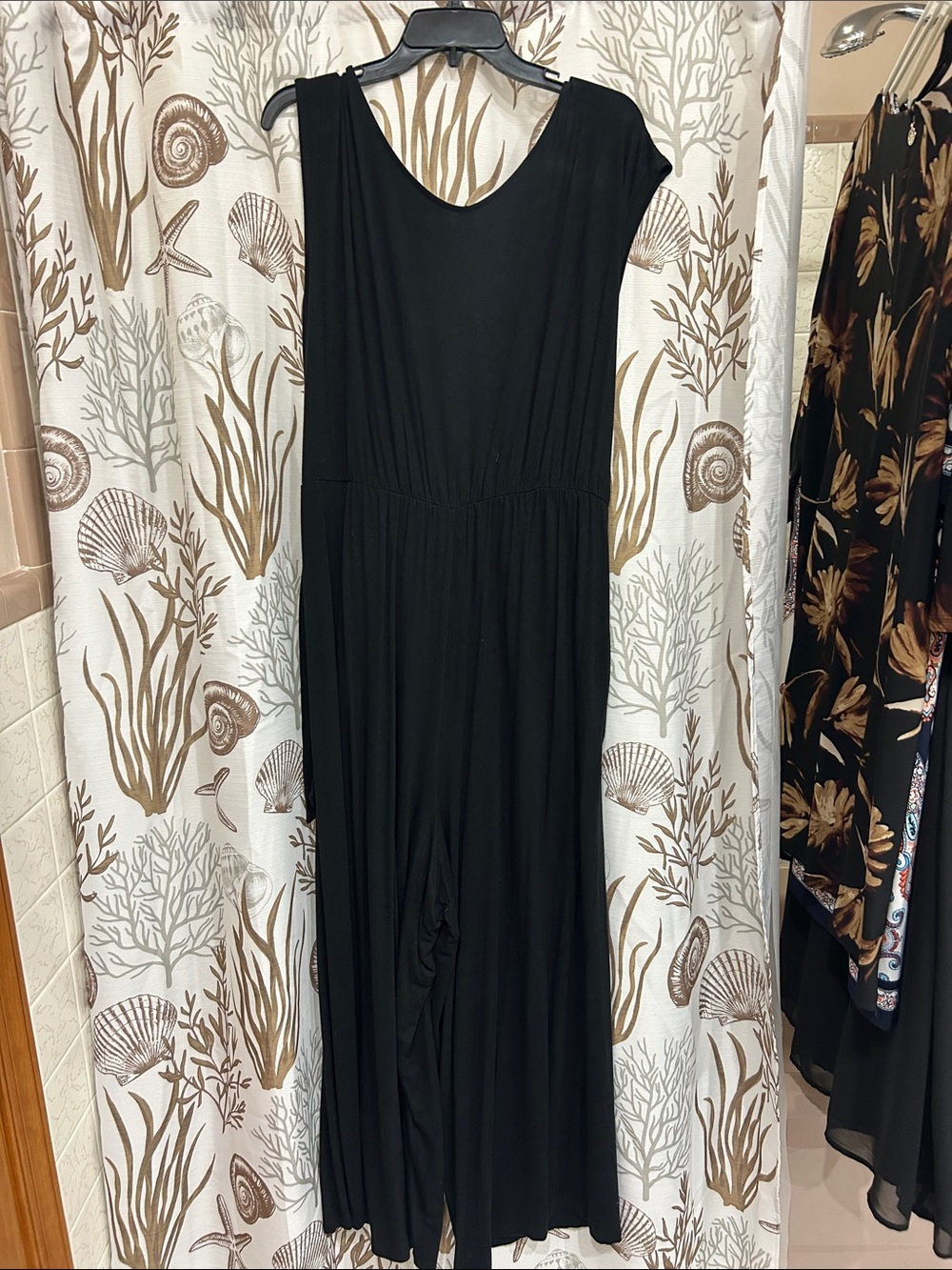 Sleeveless Black Maxi Dress with Relaxed Waist